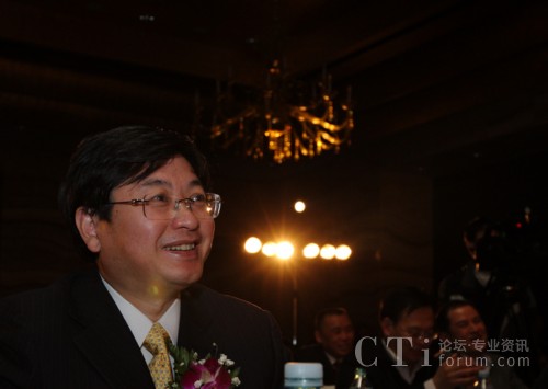  ��114�T�������E������񿂽�(j��ng)��¶���_�ĵ�΢Ц