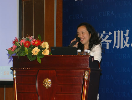 藍光地產(chǎn)營銷CRM中心常務(wù)副總經(jīng)理熊瑛女士介紹藍光CRM之道